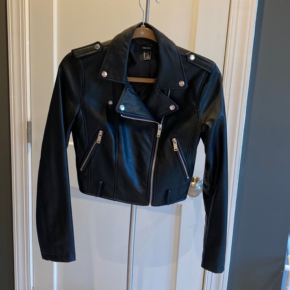 Forever 21 cropped faux leather jacket - Picture 3 of 14